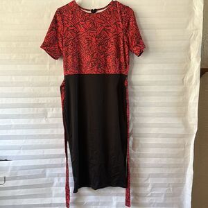 Red & Black Short Sleeve Dress Size Medium – Rear Zip, Colorblock Style